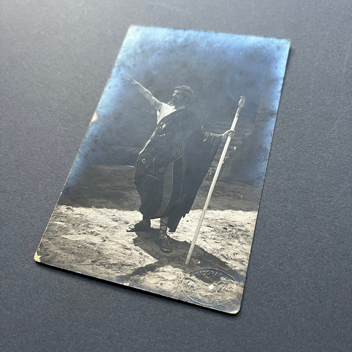 Duilio Cambellotti (Scenografia), Antigone, Cav. Cannarella fotografo