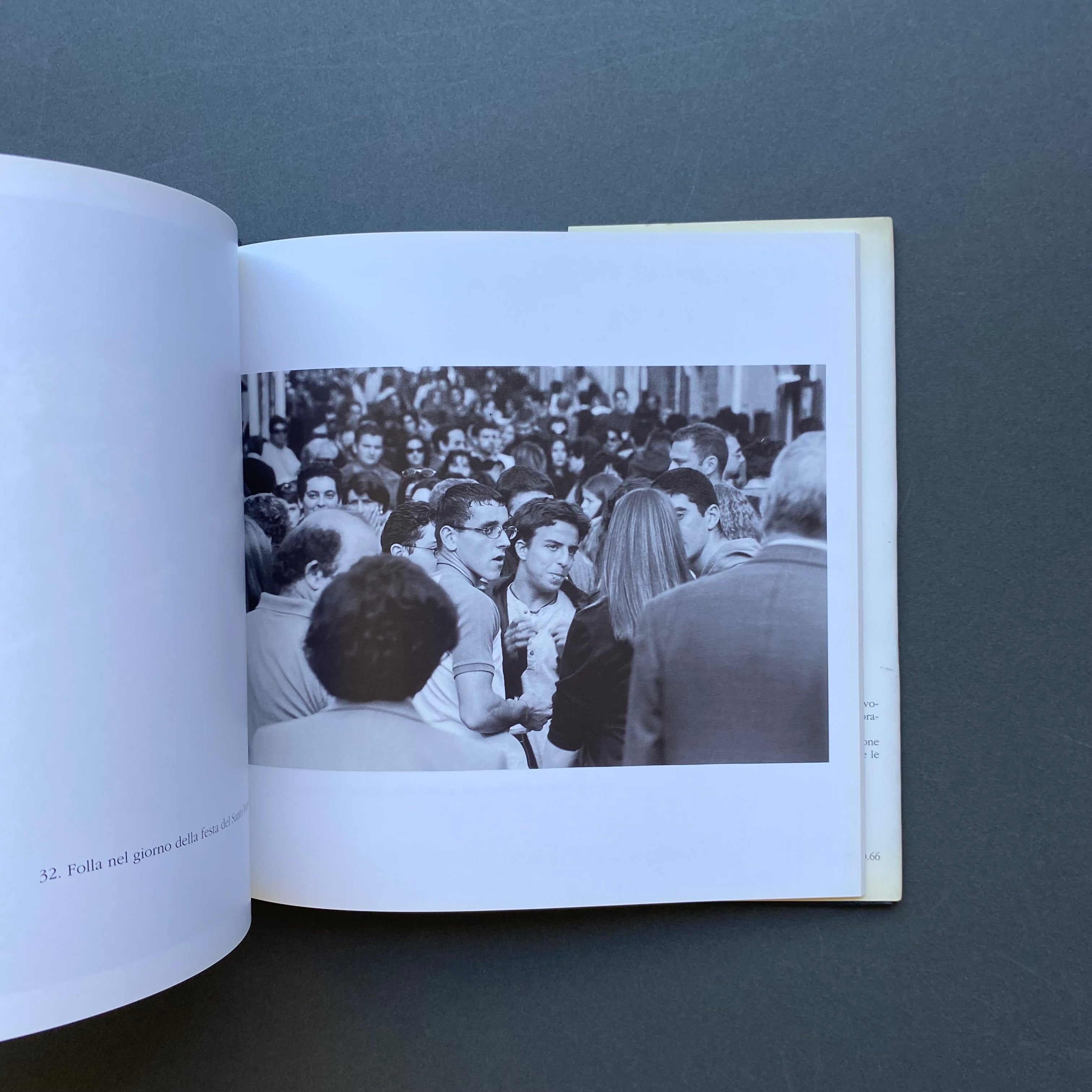 Gianni Berengo Gardin, Venerdì Santo - San Sisto. Sei giorni nella città dei ciclopi